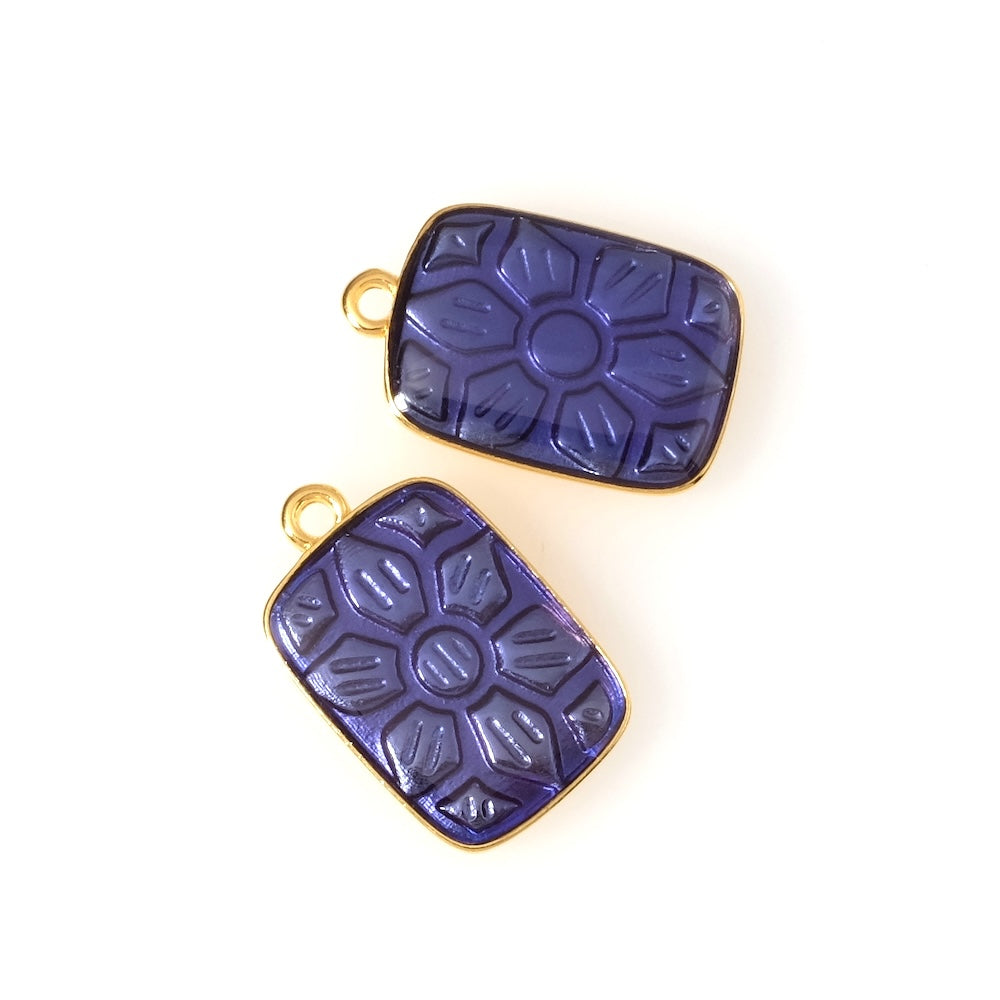 Pendentif rectangle émaillé bleu en Zamak doré 24K